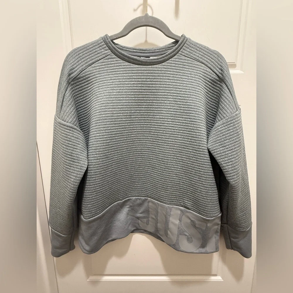 Nike. Dri-Fit Gray Just Do It Training Crewneck Sweatshirt Ribbed Quilted. Small